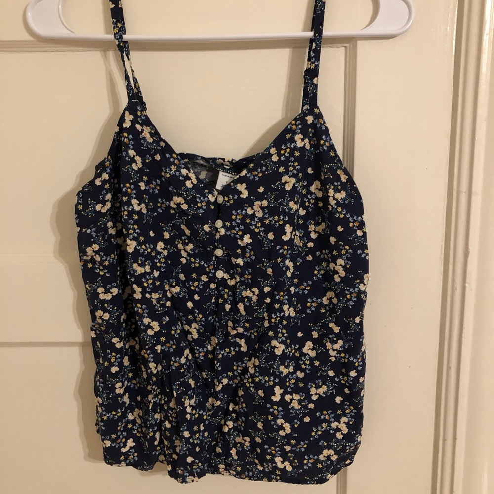 Old Navy floral top. Only worn once. Size small.